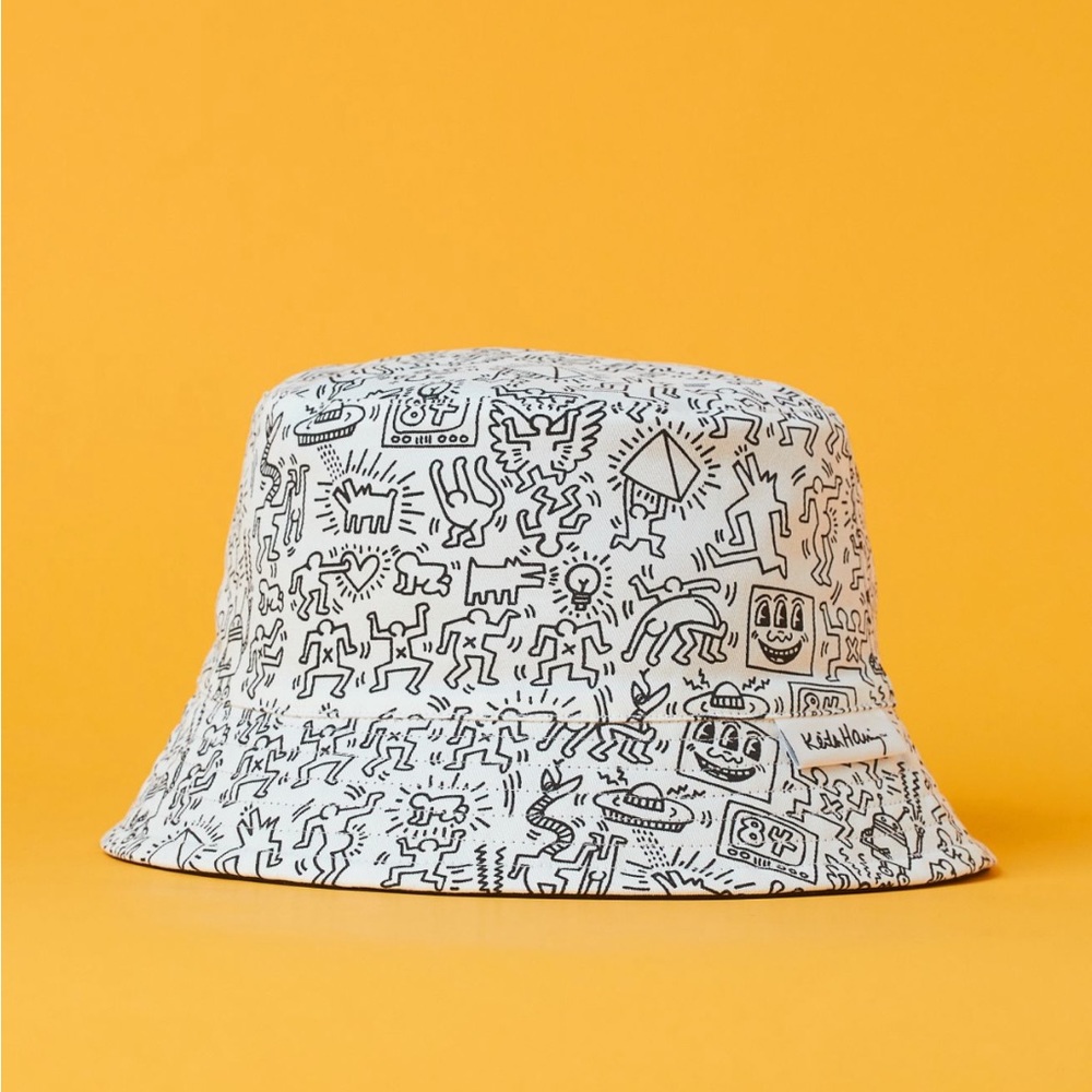 REVERSIBLE BUCKET HAT